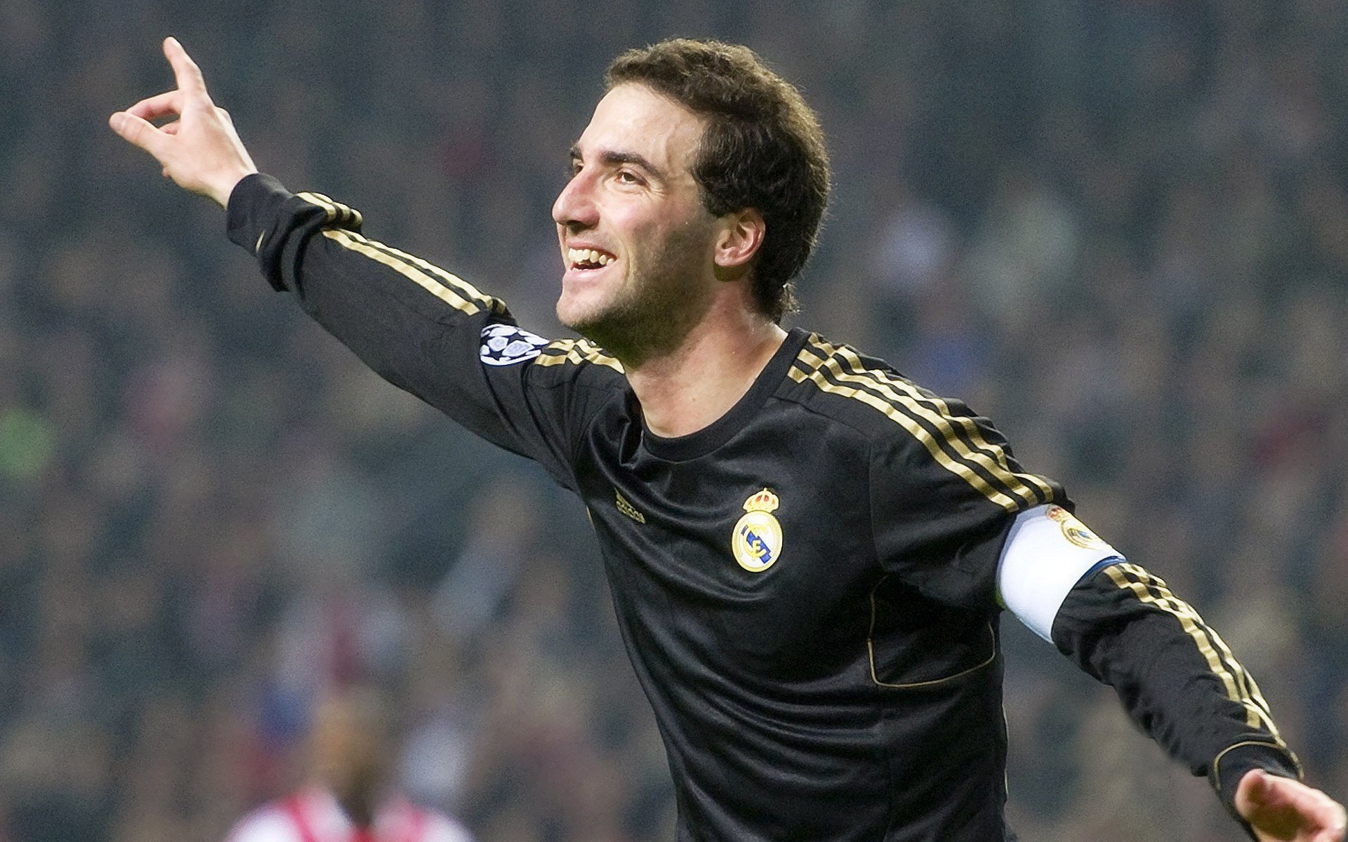 意甲坚固防线：防守反击战术成取胜关键，意大利足球防守反击打法